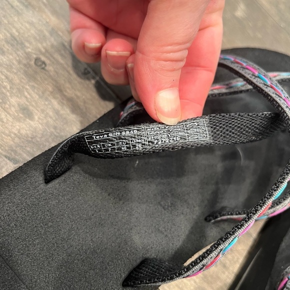 Teva Olowahu Women’s Strappy Sandals Size 9 Mush Footbed Pink Black Gray Teal - Picture 4 of 5